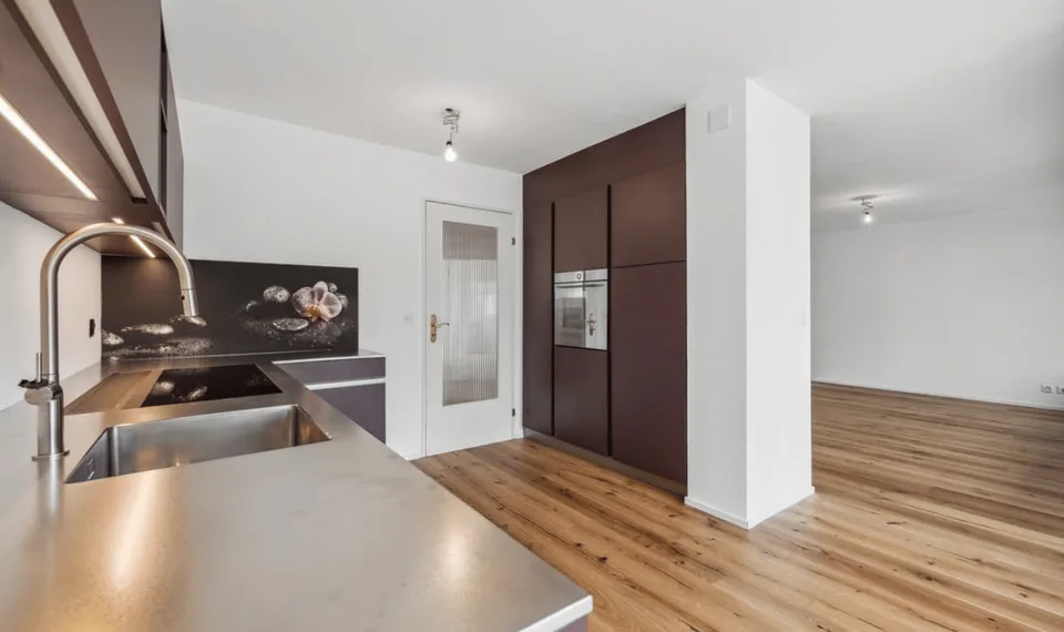 Moderne 3.5-Zimmer-Wohnung mit Einstellhallenplatz
