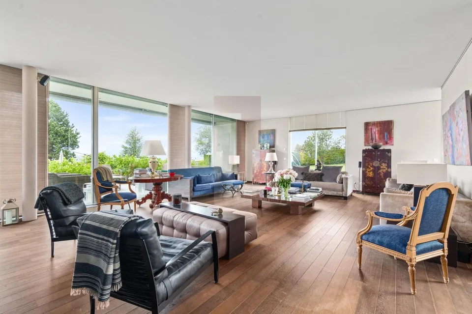 Architektenhaus in Cologny mit Pool und Seeblick