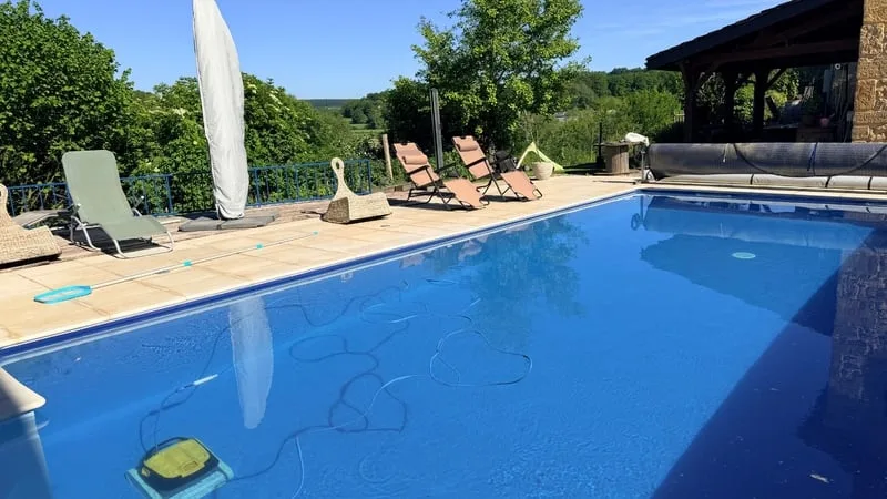 Altes renoviertes Bauernhaus mit Pool, Scheune und Studio