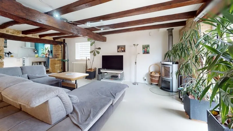 Altes renoviertes Bauernhaus mit Pool, Scheune und Studio