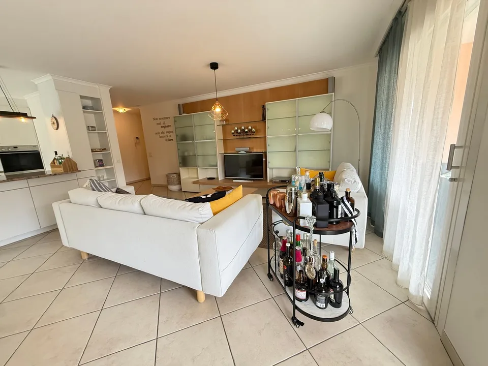 Helles und modernes 4.5-Zimmer-Apartment im sechsten Stock