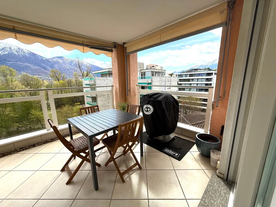 Helles und modernes 4.5-Zimmer-Apartment im sechsten Stock