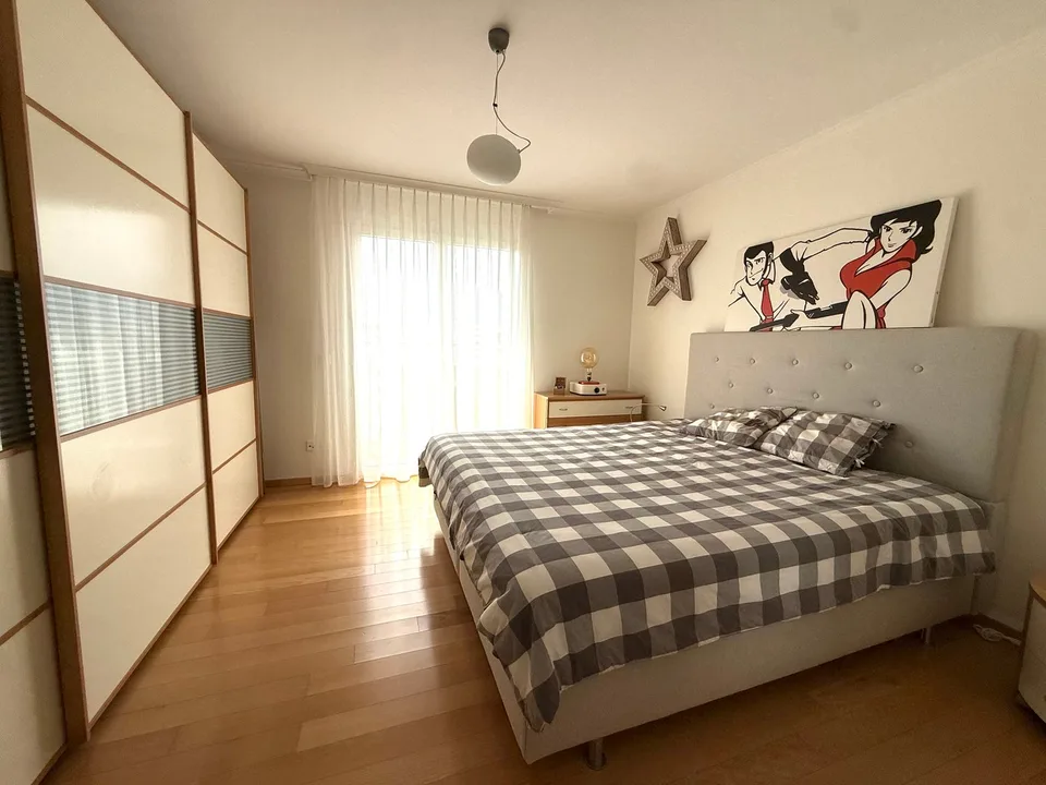 Helles und modernes 4.5-Zimmer-Apartment im sechsten Stock – Foto 7 von 9