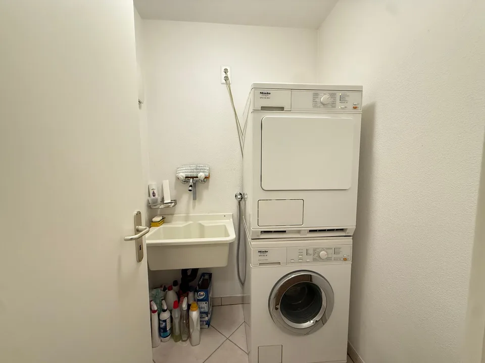 Helles und modernes 4.5-Zimmer-Apartment im sechsten Stock – Foto 9 von 9