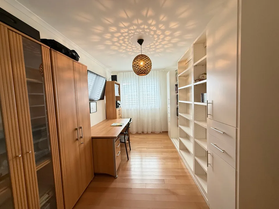 Helles und modernes 4.5-Zimmer-Apartment im sechsten Stock