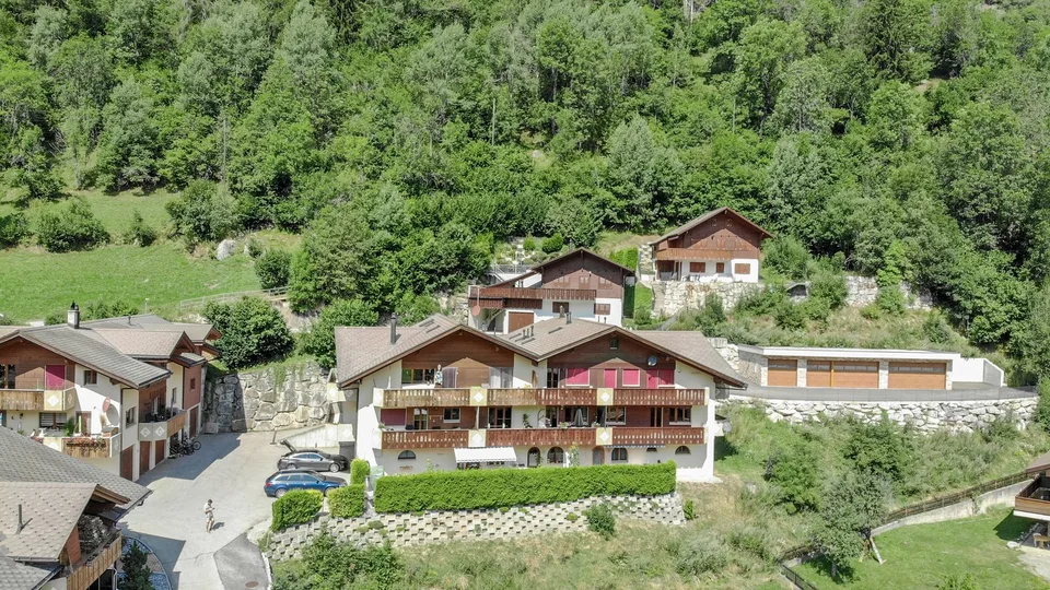 Bello e spazioso monolocale direttamente dietro il hub OV a Fiesch