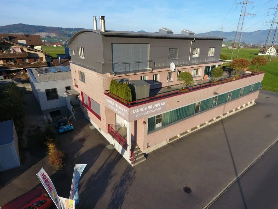 Manufacturing building with dream apartment!