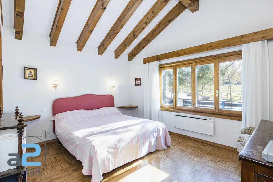 Mitten in Crans und direkt am Golf, Chalet mit zwei Wohnungen – Foto 8 von 13
