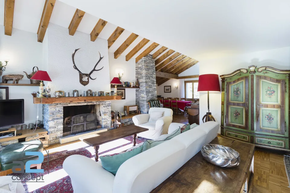 Mitten in Crans und direkt am Golf, Chalet mit zwei Wohnungen