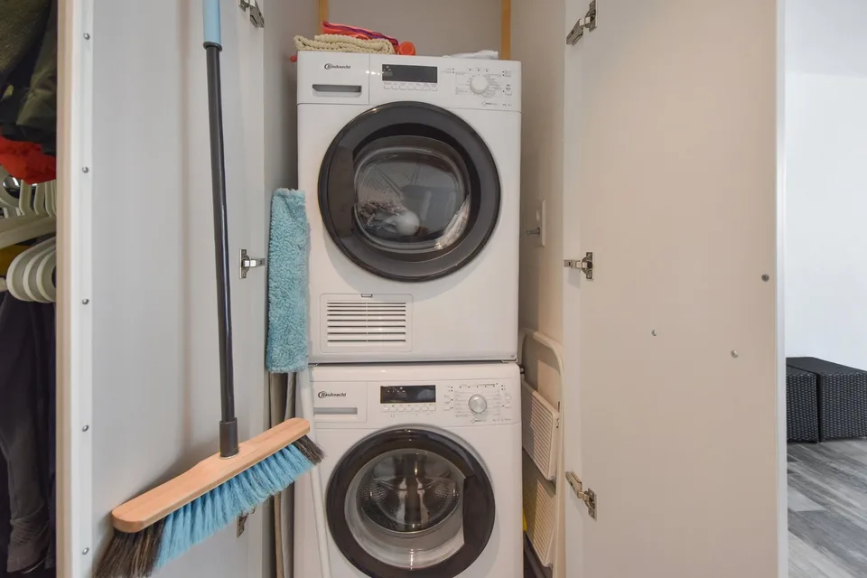 Moderne 2.5-Zimmerwohnung mit grossem Garten – Foto 13 von 17