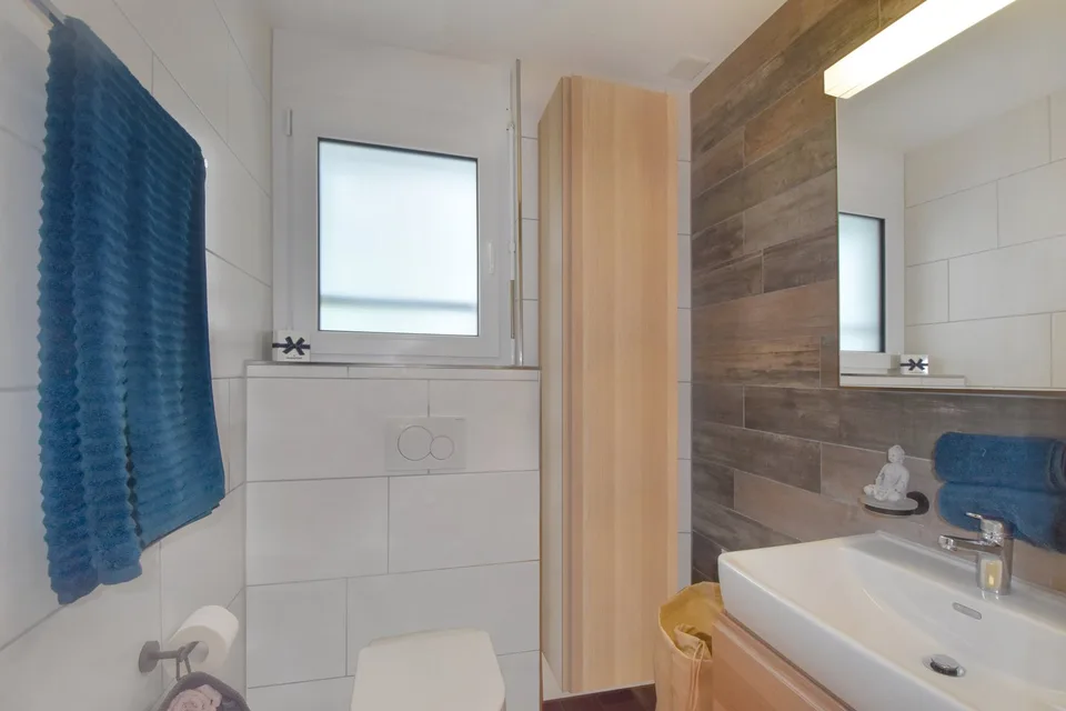 Moderne 2.5-Zimmerwohnung mit grossem Garten – Foto 11 von 17