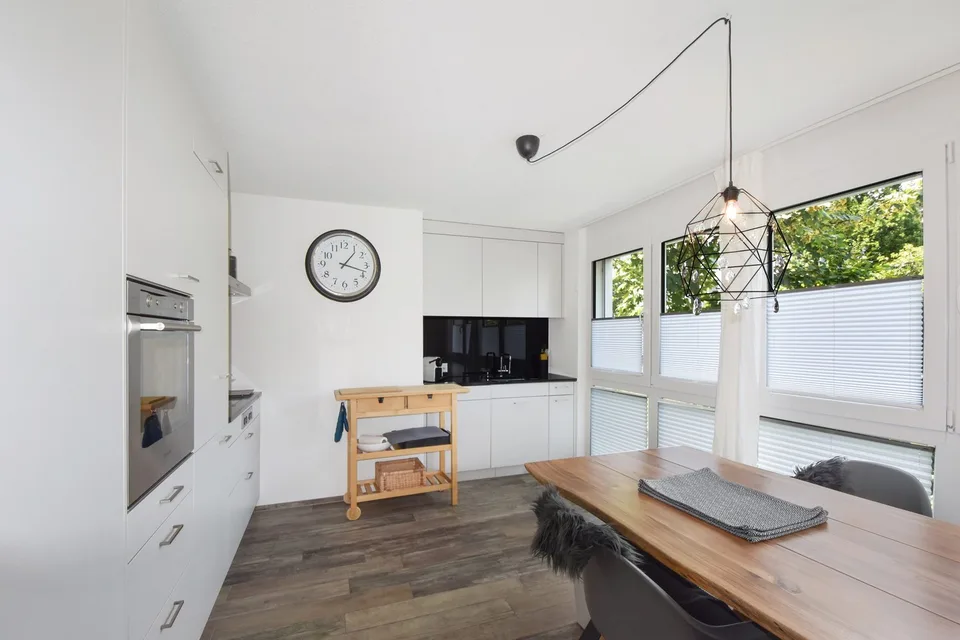 Appartamento moderno 2.5 locali con grande giardino e parcheggio esterno
