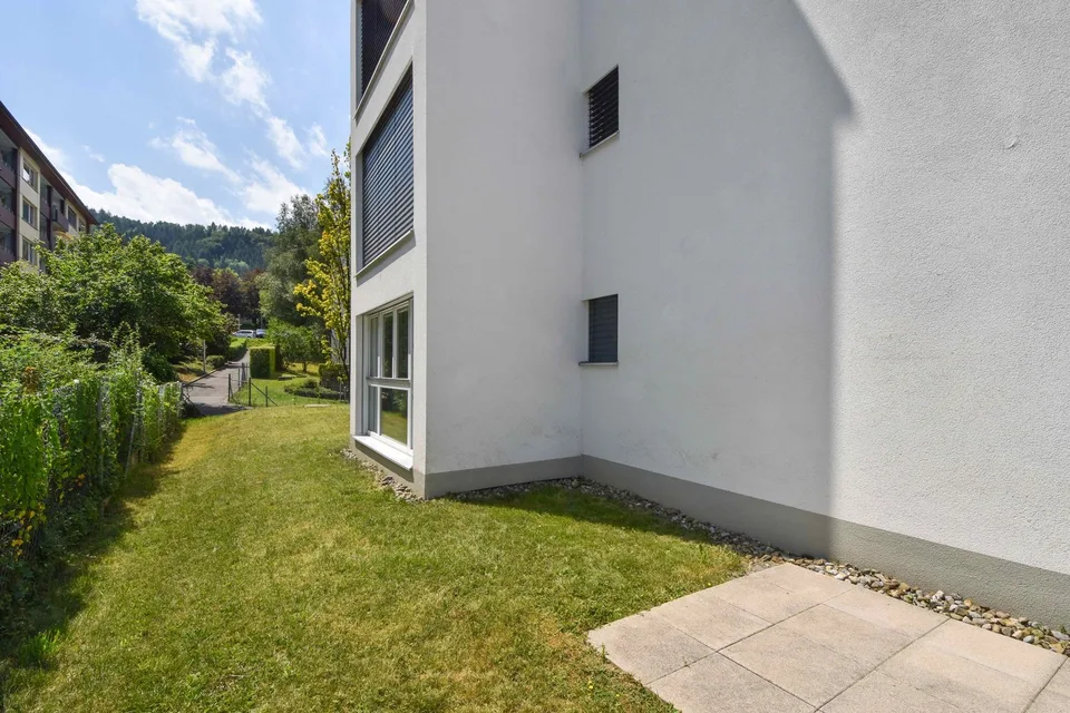 Moderne 2.5-Zimmerwohnung mit grossem Garten – Foto 15 von 17