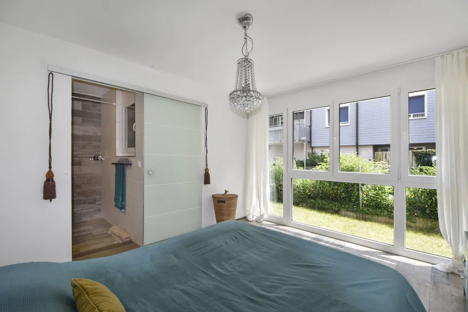 Moderne 2.5-Zimmerwohnung mit grossem Garten – Foto 9 von 17