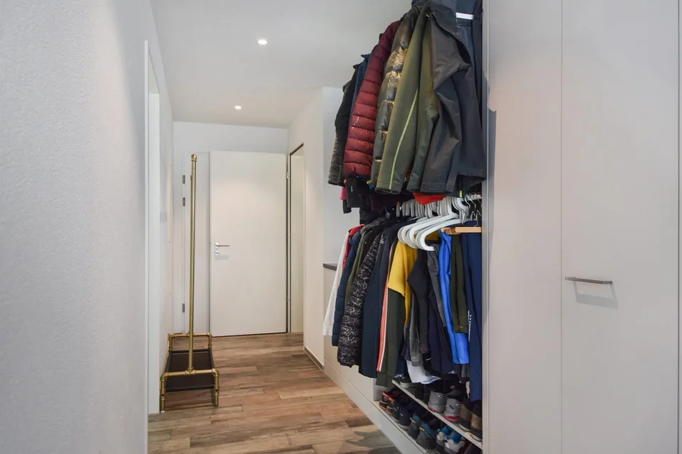 Moderne 2.5-Zimmerwohnung mit grossem Garten – Foto 12 von 17