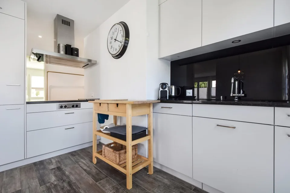 Moderne 2.5-Zimmerwohnung mit grossem Garten – Foto 6 von 17
