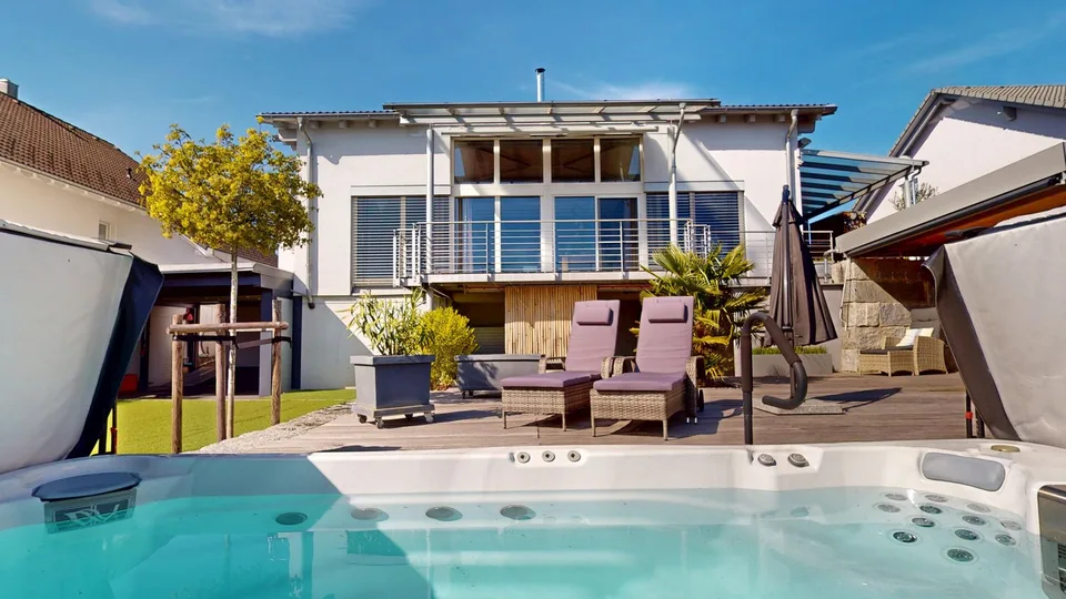 Traumhafte Villa mit Pool, Sauna, atemberaubender Aussicht Doppelgarage und luxuriösem Komfort