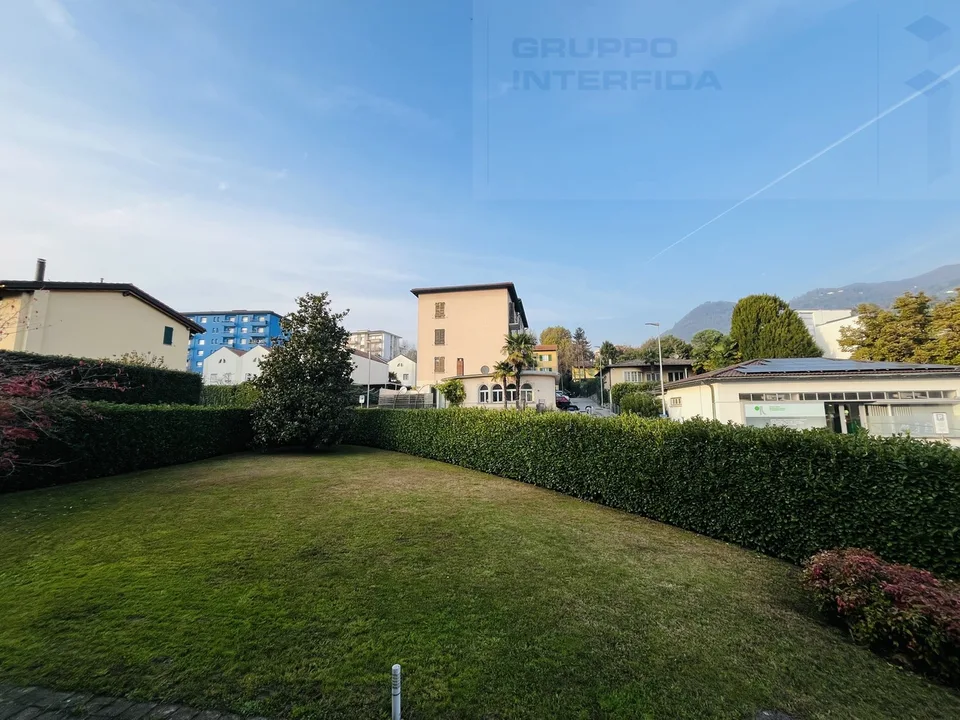 GROßES EINFAMILIENHAUS