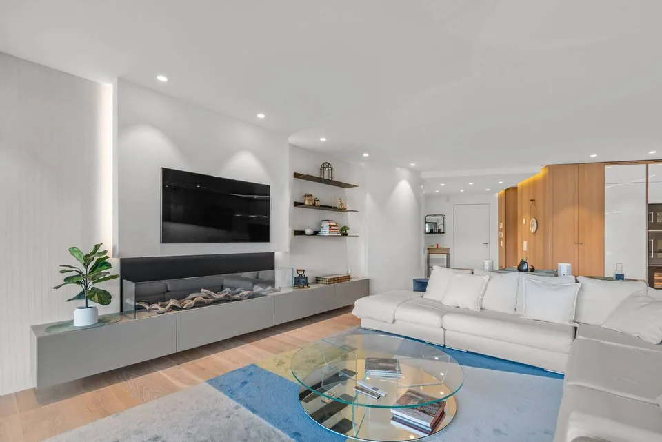 Unique lake-view penthouse in Prestigious Nizza Paradise Residence