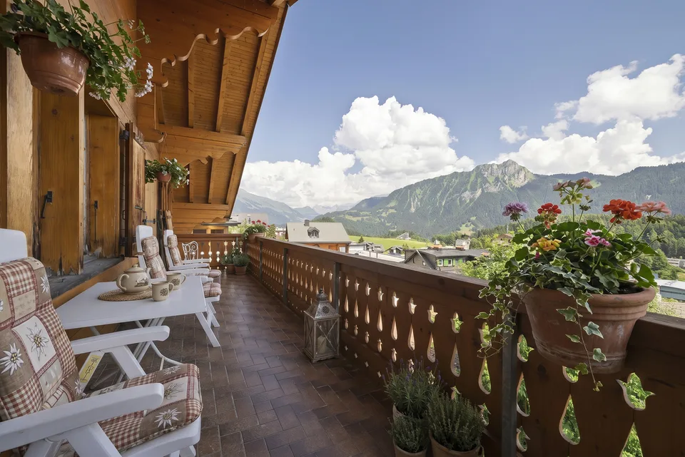 Charmantes Chalet-Wohnung mit Kamin im Zentrum des Dorfes!