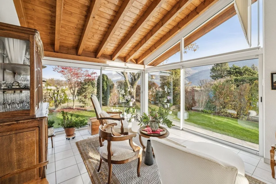 Individual villa with pool and independent studio