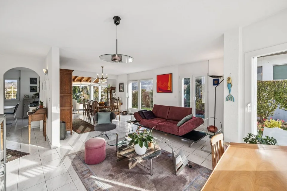 Individual villa with pool and independent studio