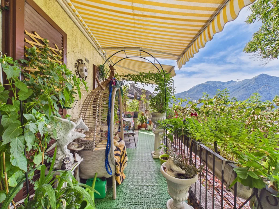 AMPIA CASA BIFAMILIARE CON VISTA APERTA, GIARDINO E BOX AUTO – Foto 7 von 27