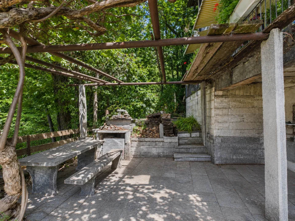 AMPIA CASA BIFAMILIARE CON VISTA APERTA, GIARDINO E BOX AUTO – Foto 11 von 27