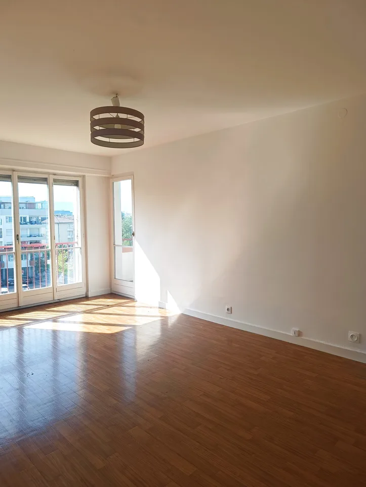 Moëllesulaz Wohnung T2 renoviert 50 m² mit Balkonen und Parkplatz – Foto 6 von 11