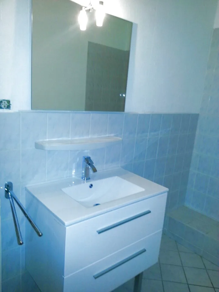 Moëllesulaz Wohnung T2 renoviert 50 m² mit Balkonen und Parkplatz – Foto 7 von 11