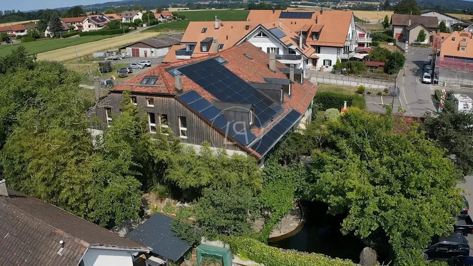 Proprietà affascinante con piscina naturale vicino a Losanna