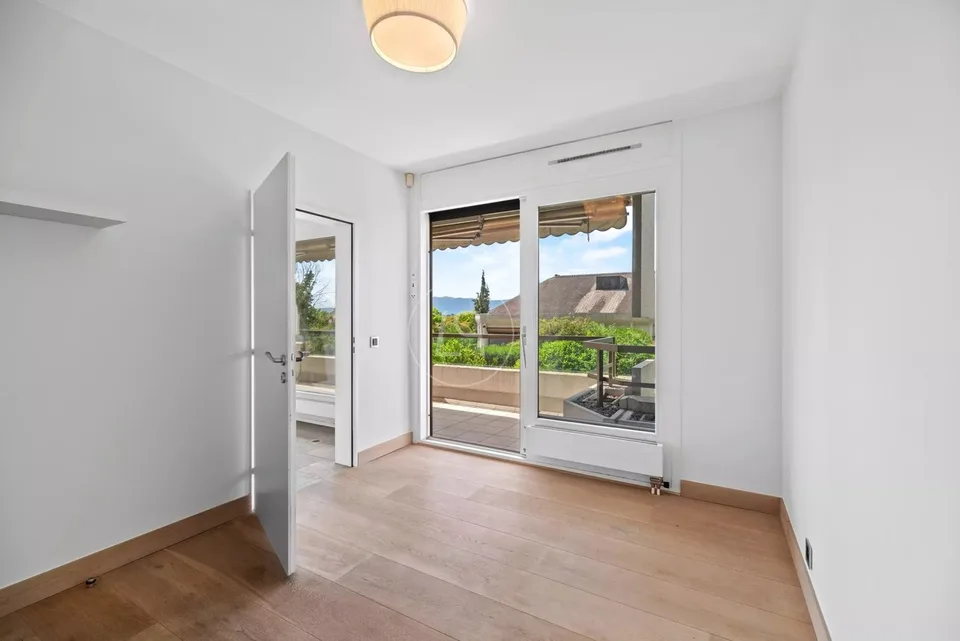 Beautiful duplex, 6.5 rooms, with pool, garden in the heart of Champel – photo 9 of 13
