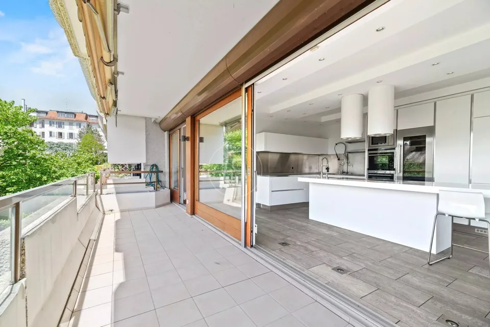 Beautiful duplex, 6.5 rooms, with pool, garden in the heart of Champel – photo 8 of 13