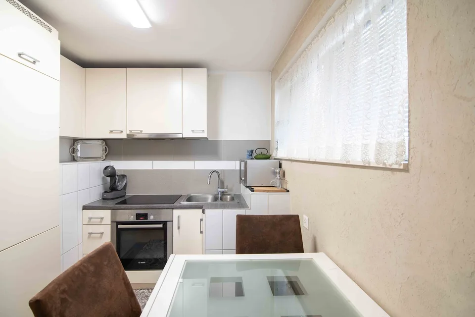 Komplett renoviertes Mehrfamilienhaus mit 3 Wohneinheiten, Garage und – Foto 13 von 13