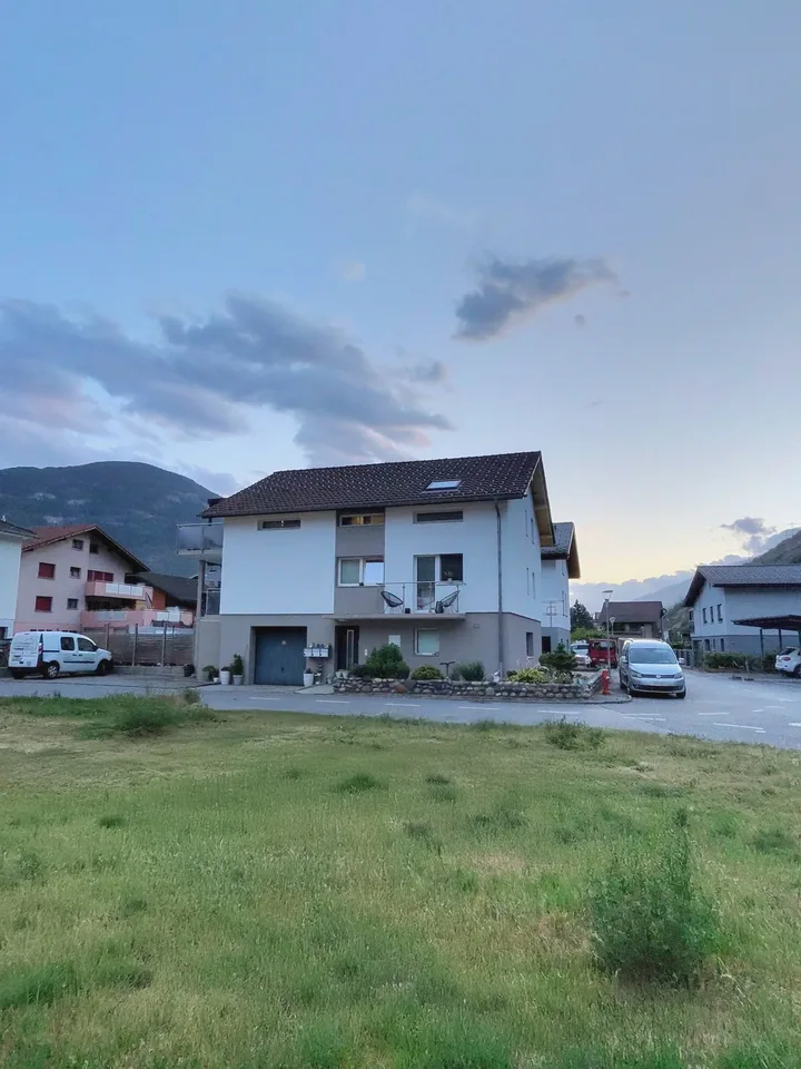 Komplett renoviertes Mehrfamilienhaus mit 3 Wohneinheiten, Garage und