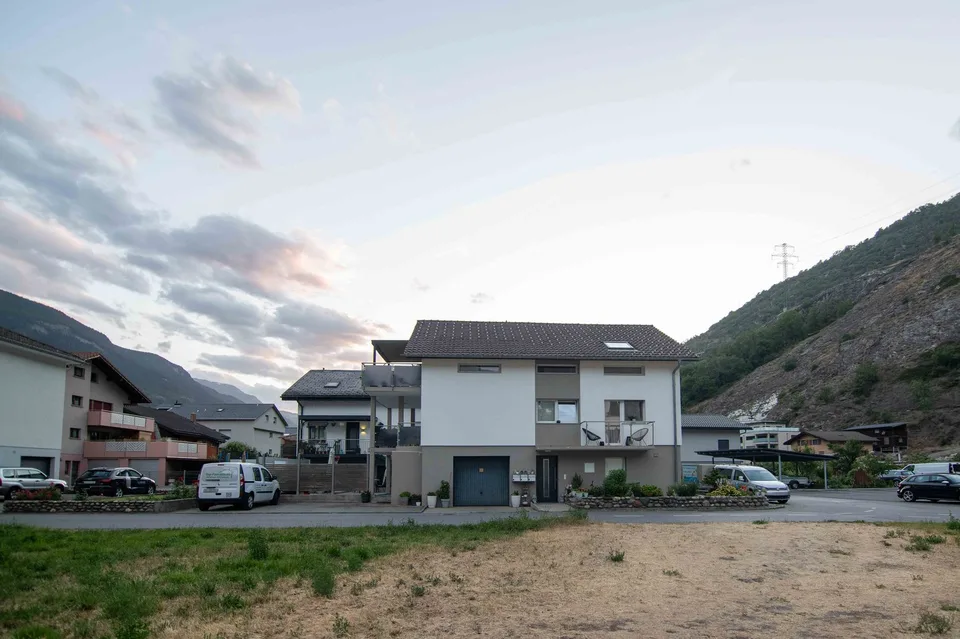 Casa multifamiliare completamente rinnovata con 3 unità abitative, garage e