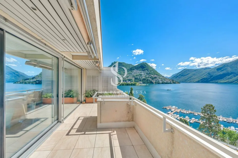 Attico con vista lago