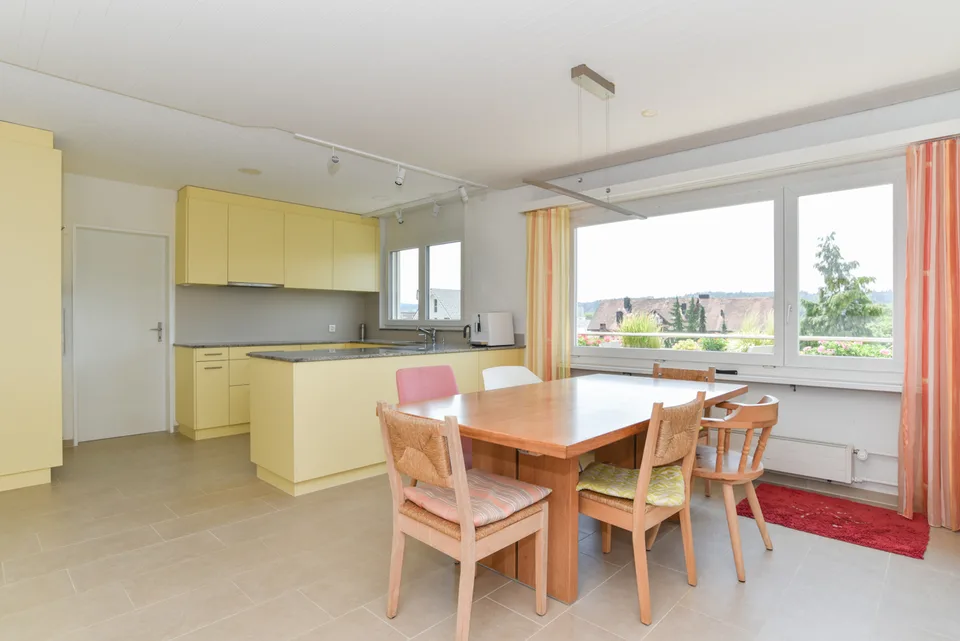 Sogno di casa con vista: appartamento in attico con terrazza soleggiata!