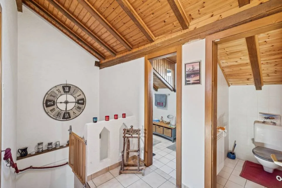 Elegantes Reihenhaus mit großem Grundstück im Herzen von Saillon – Foto 8 von 13
