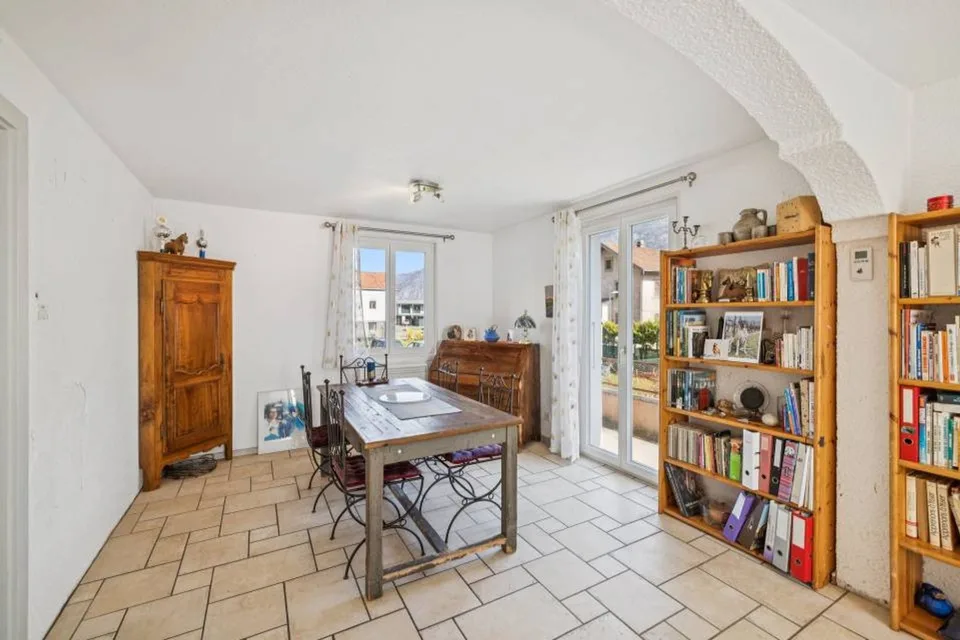 Elegantes Reihenhaus mit großem Grundstück im Herzen von Saillon – Foto 6 von 13