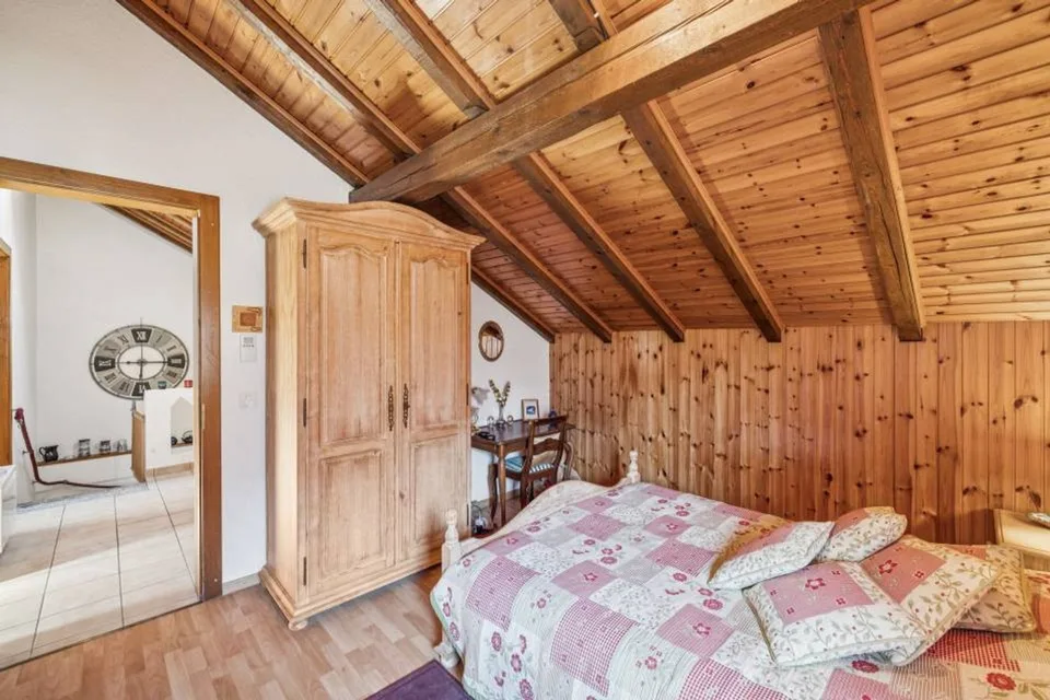 Elegantes Reihenhaus mit großem Grundstück im Herzen von Saillon – Foto 10 von 13