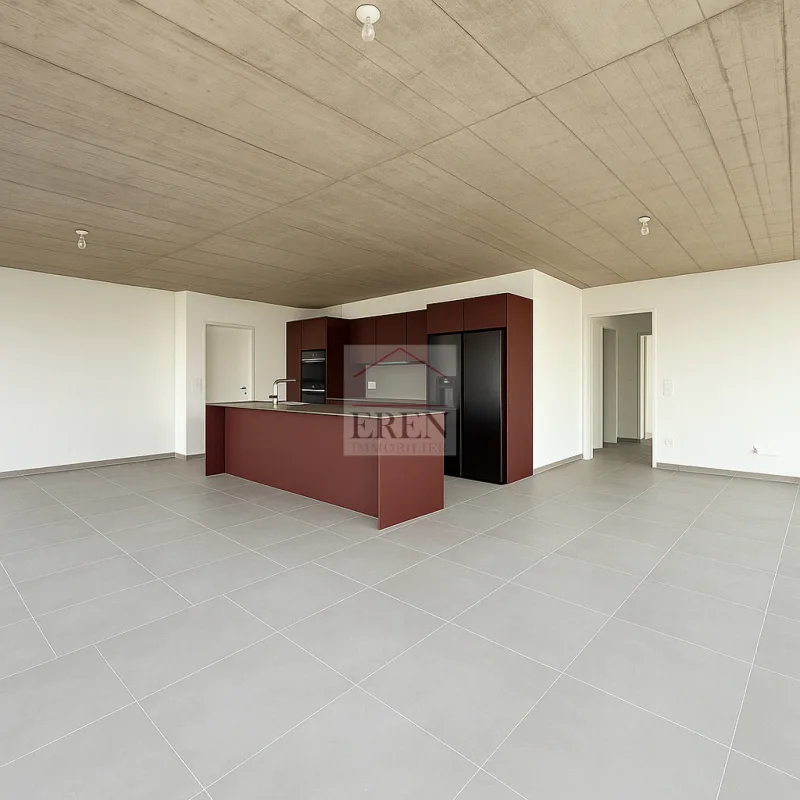Attico luminoso con 4 locali, balcone-terrazza vitrata di 45m2 e finitura di alta qualità