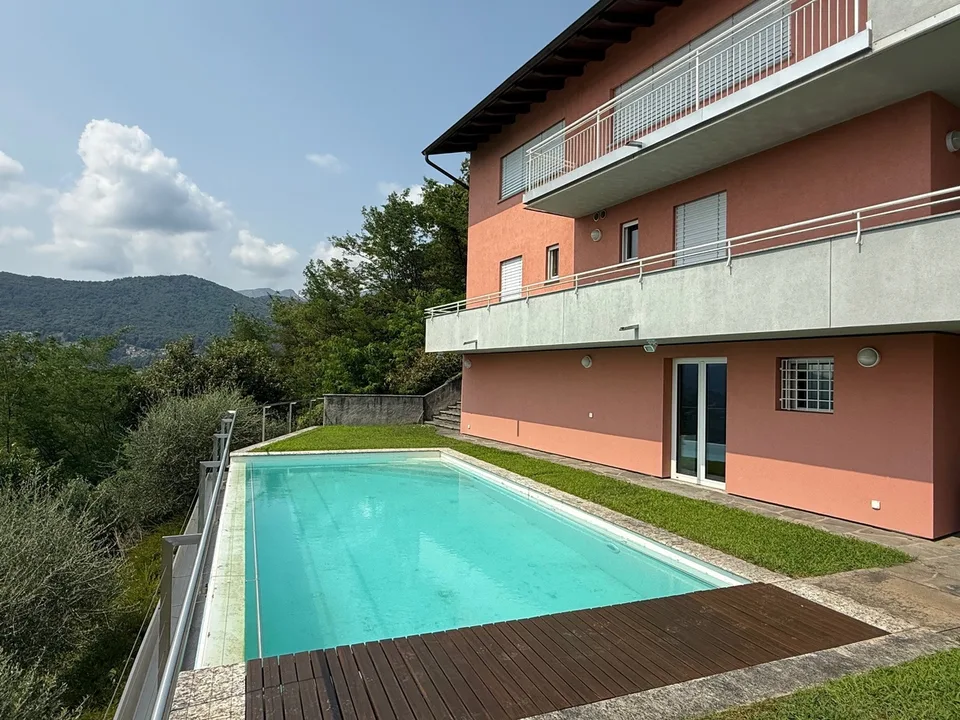 Exklusive Villa mit atemberaubender Aussicht auf den Luganersee