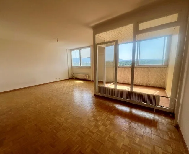 Wohnung mit 5 Zimmern und Durchgang