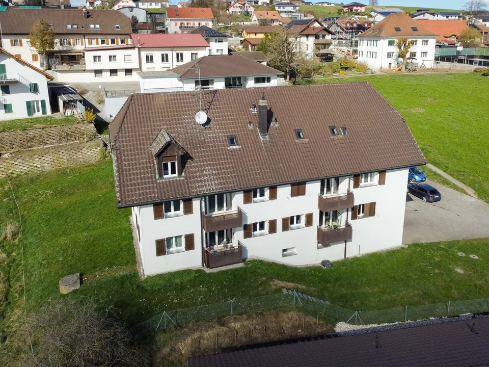 Un appartamento familiare con giardino, aperto sulla campagna