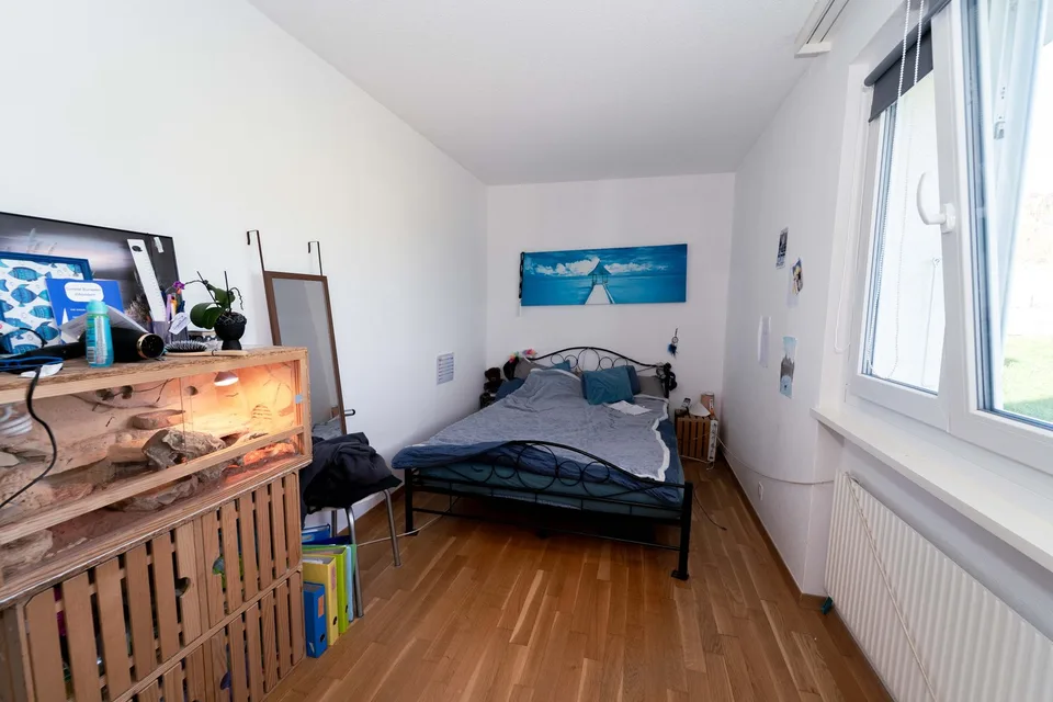 Un appartamento familiare con giardino, aperto sulla campagna – foto 12 di 16