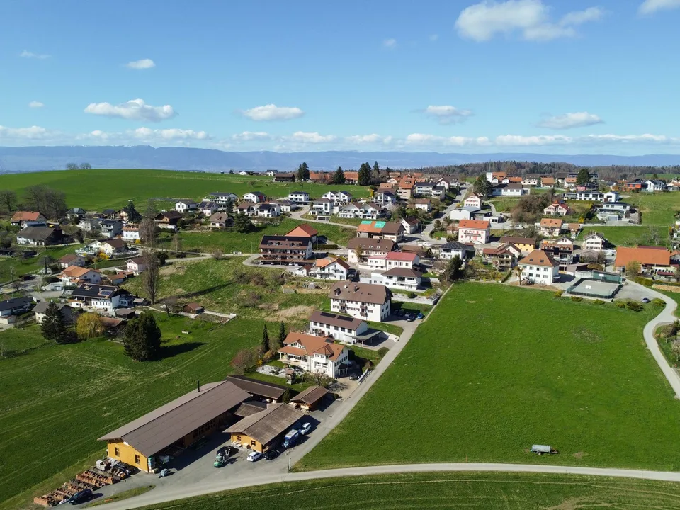 Un appartamento familiare con giardino, aperto sulla campagna – foto 7 di 16