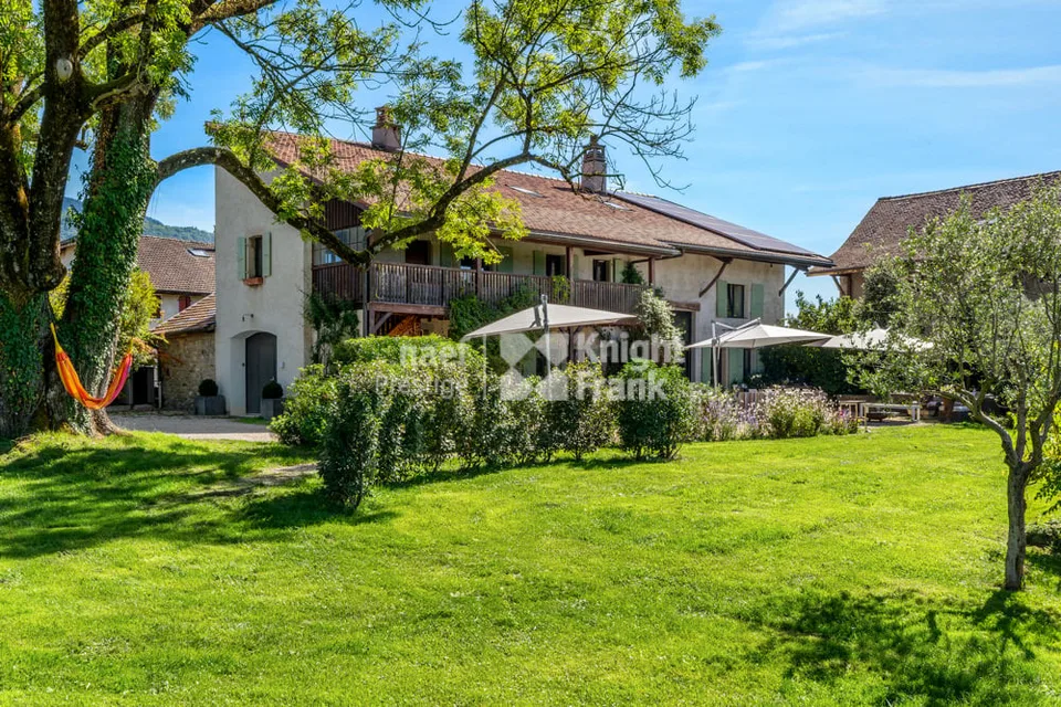 Luxuriöses Familienhaus renoviert. – Foto 13 von 13