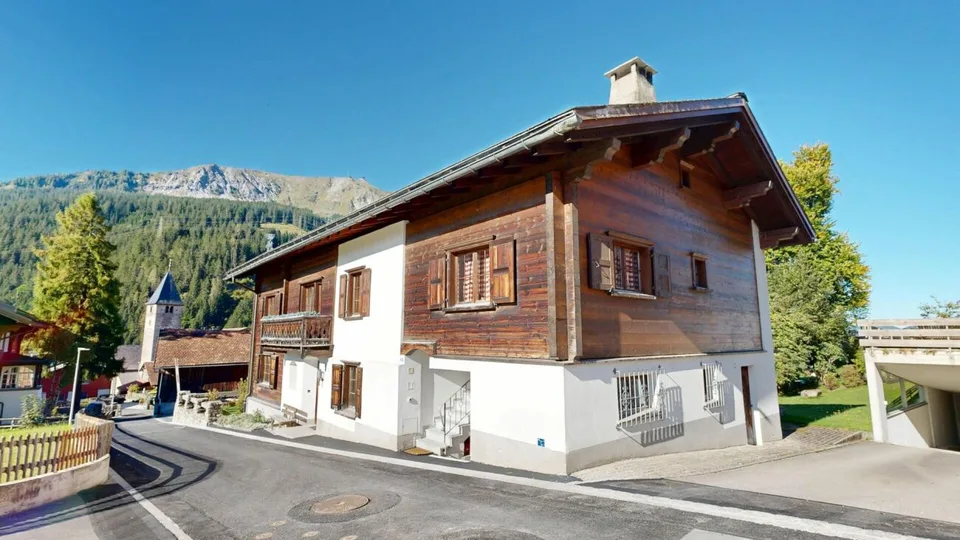 Idyllic living in a popular location - Charming multi-family house in Klosters