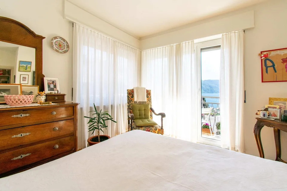 HELLES 4.5-ZIMMER-WOHNUNG MIT BALKON UND SEEBLICK
